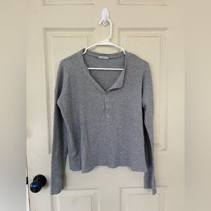 Aritzia TNA gray waffle knit sweater long sleeve cropped size medium Henley Y2K